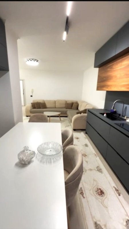 Tirane, jepet me qera apartament 2+1+Ballkon Kati 3, 120 m² 800 € (Brryli/Blv.Bajram Curri)