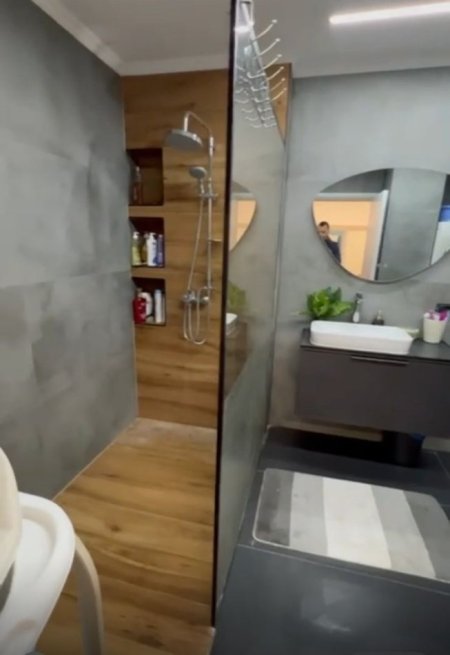 Tirane, jepet me qera apartament 2+1+Ballkon Kati 3, 120 m² 800 € (Brryli/Blv.Bajram Curri)