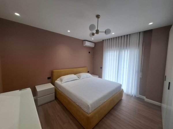 Vlore - Lungomare, jepet me qera apartament 2+1+Ballkon Kati 10, 90 m² 650 € (Rruga Aleksandër Moisiu | Pranë Rrapit &amp; Babo Bakery)