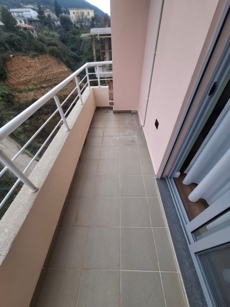 Vlore - Lungomare, jepet me qera apartament 2+1+Ballkon Kati 10, 90 m² 650 € (Rruga Aleksandër Moisiu | Pranë Rrapit &amp; Babo Bakery)
