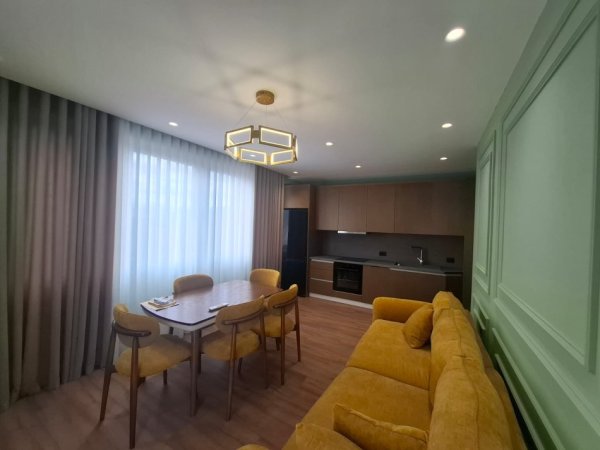 Vlore - Lungomare, jepet me qera apartament 2+1+Ballkon Kati 10, 90 m² 650 € (Rruga Aleksandër Moisiu | Pranë Rrapit &amp; Babo Bakery)