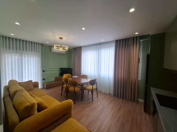 Vlore - Lungomare, jepet me qera apartament 2+1+Ballkon Kati 10, 90 m² 650 € (Rruga Aleksandër Moisiu | Pranë Rrapit &amp; Babo Bakery)