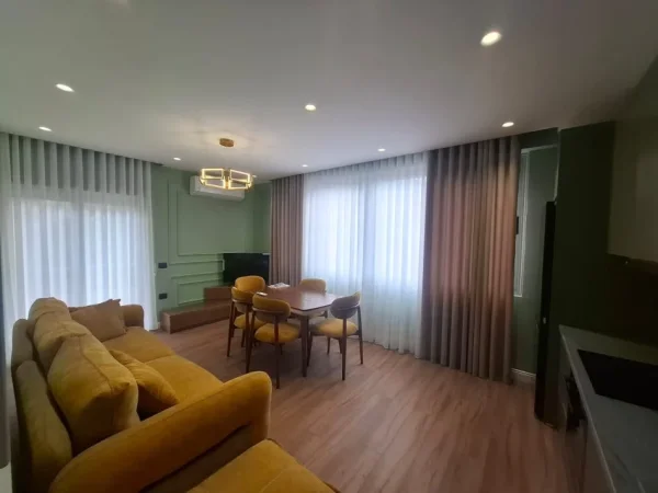 Vlore - Lungomare, jepet me qera apartament 2+1+Ballkon Kati 10, 90 m² 650 € (Rruga Aleksandër Moisiu | Pranë Rrapit &amp; Babo Bakery)