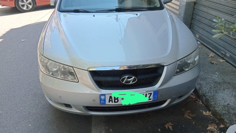 Tirane, shitet makine Nafte, gri metalizato automatik Kondicioner 144.000 km 5.000 €