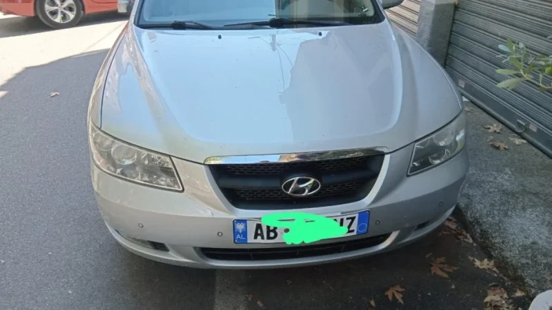 Tirane, shitet makine Nafte, gri metalizato automatik Kondicioner 144.000 km 5.000 €