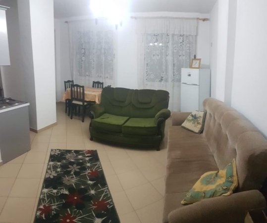 Tirane, jepet me qera apartament 1+1+Ballkon Kati 6, 65 m² 400 € (Yzberisht /Rr.Besim Alla)