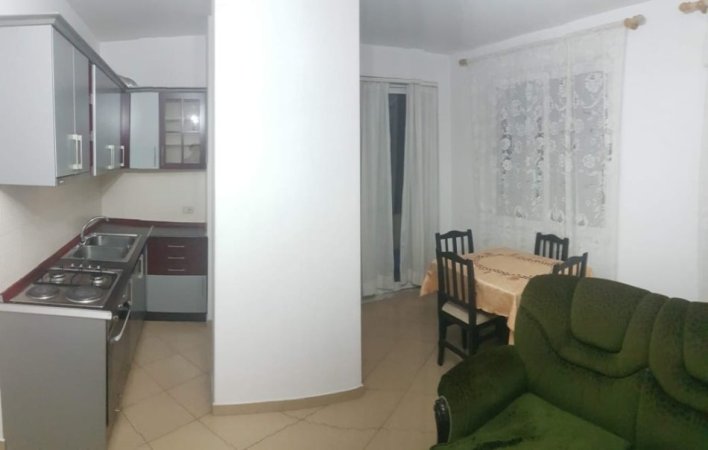 Tirane, jepet me qera apartament 1+1+Ballkon Kati 6, 65 m² 400 € (Yzberisht /Rr.Besim Alla)