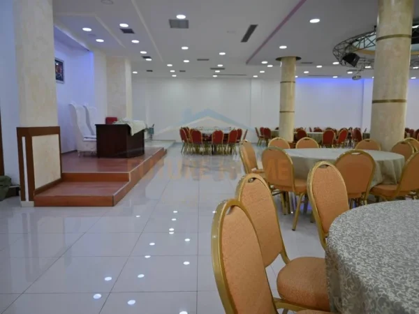 Tirane, jepet me qera hotel Kati 0, 1.800 m² 9.000 € (Mullet)