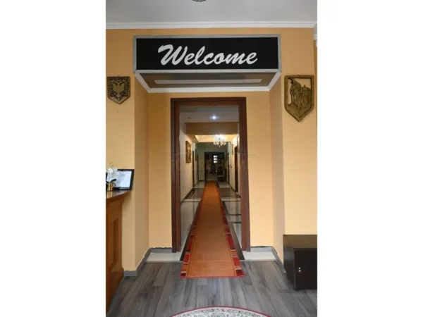 Tirane, jepet me qera hotel Kati 0, 1.800 m² 9.000 € (Mullet)