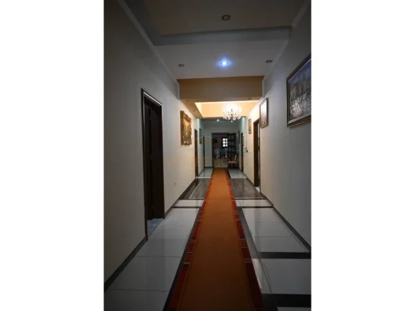 Tirane, jepet me qera hotel Kati 0, 1.800 m² 9.000 € (Mullet)