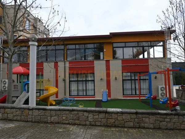 Tirane, jepet me qera hotel Kati 0, 1.800 m² 9.000 € (Mullet)