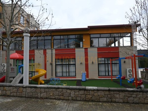 Tirane, jepet me qera hotel Kati 0, 1.800 m² 9.000 € (Mullet)