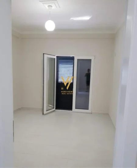 Tirane, jepet me qera apartament 3+1+Ballkon Kati 2, 140 m² 700 € (RRUGA FUAT TOPTANI)