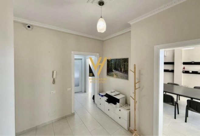 Tirane, jepet me qera apartament 3+1+Ballkon Kati 2, 140 m² 700 € (RRUGA FUAT TOPTANI)