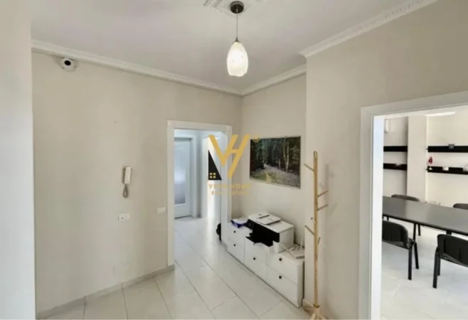 Tirane, jepet me qera apartament 3+1+Ballkon Kati 2, 140 m² 700 € (RRUGA FUAT TOPTANI)