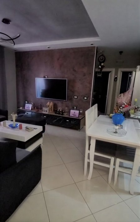 Tirane, jepet me qera apartament 2+1+Ballkon Kati 3, 85 m² 450 € (Kopshti Botanik)