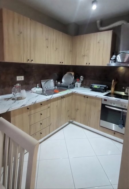 Tirane, jepet me qera apartament 2+1+Ballkon Kati 3, 85 m² 450 € (Kopshti Botanik)