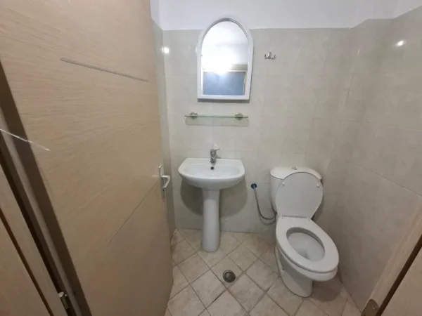 Vlore, jepet me qera ambjent biznesi Kati 2, 70 m² 280 € (Blv. Ismail Qemali | Zona Conad)