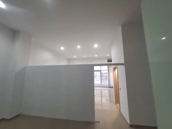 Vlore, jepet me qera ambjent biznesi Kati 2, 70 m² 280 € (Blv. Ismail Qemali | Zona Conad)