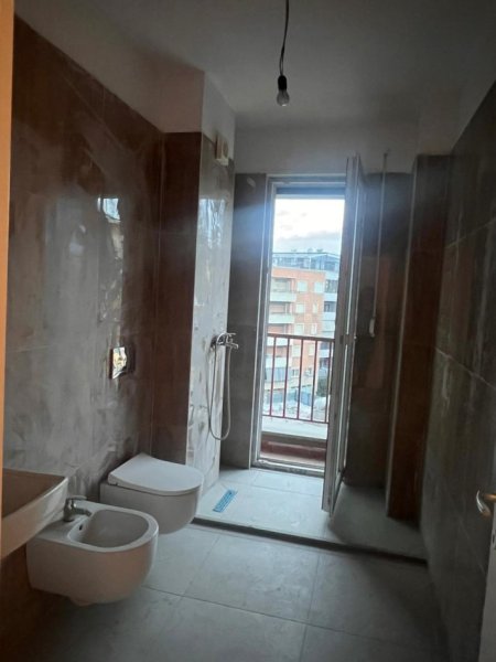 Tirane, jepet me qera zyre Kati 6, 95 m² 800 € (PAZARI I RI)