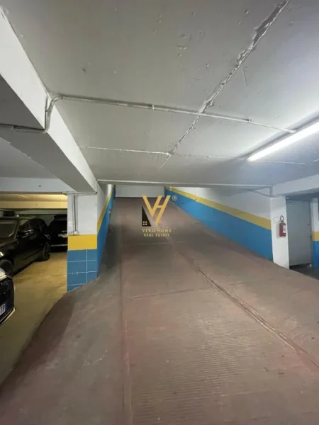 Tirane, jepet me qera garazh | post parkimi Kati -1, 140 m² 700 € (KRISTAL CENTER)