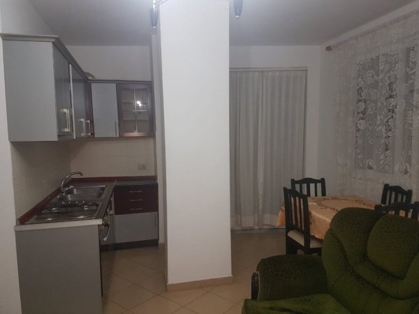 Tirane, jepet me qera apartament 1+1+Ballkon Kati 6, 60 m² 400 € (YZBERISHT)