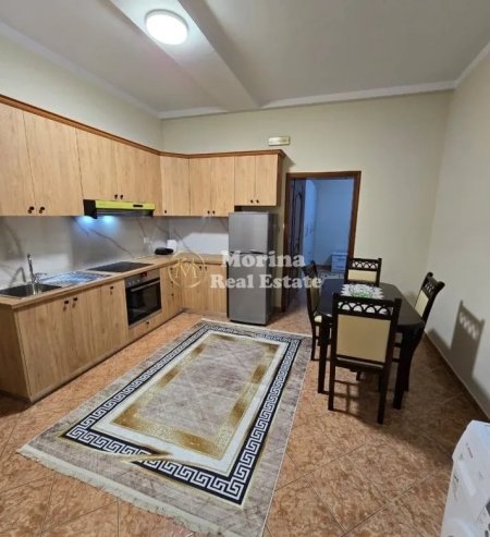 Tirane, jepet me qera shtepi 1+1 Kati 1, 60 m² 450 € (Don Bosko)