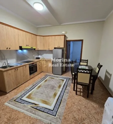 Tirane, jepet me qera shtepi 1+1 Kati 1, 60 m² 400 € (Don Bosko)