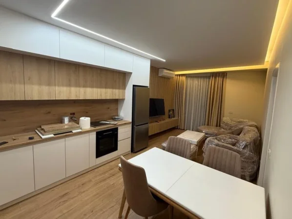 Tirane, jepet me qera apartament 2+1 , 110 m² 1.000 € 