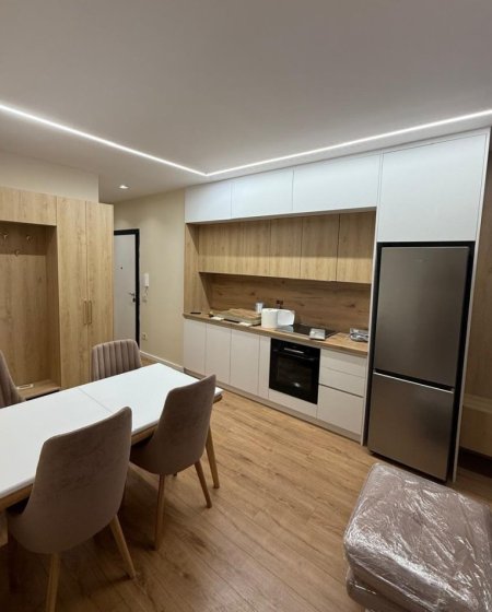 Tirane, jepet me qera apartament 2+1 , 110 m² 1.000 € 