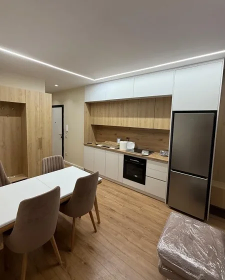 Tirane, jepet me qera apartament 2+1 , 110 m² 1.000 € 