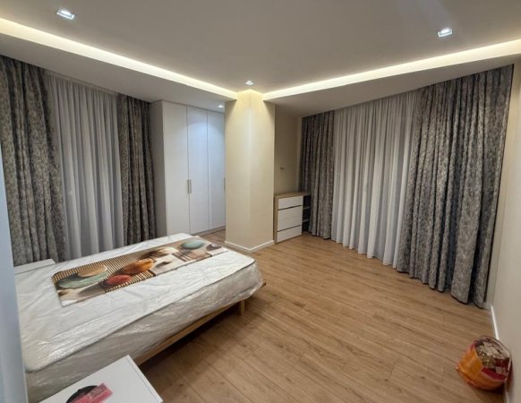 Tirane, jepet me qera apartament 2+1 , 110 m² 1.000 € 