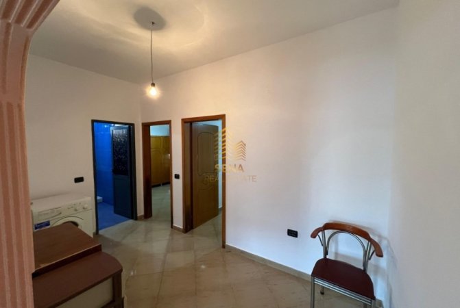 Tirane, jepet me qera apartament 1+1 Kati 1, 50 m² 350 € (Rruga Lord Bajron)