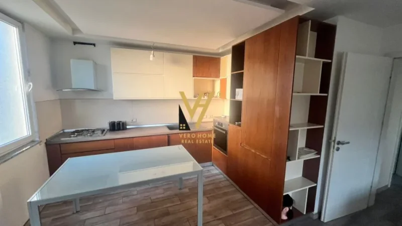 Tirane, jepet me qera apartament 2+1+Ballkon Kati 2, 118 m² 550 € (ASTIR)