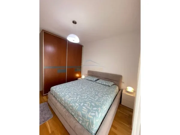 Tirane, jepet me qera apartament 2+1 Kati 3, 108 m² 900 € (Kopshti Botanik)