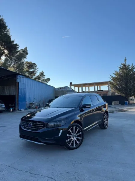 Elbasan, Shitet VOLVO XC60, Benzin, blu e errët automatik 169.000 km 9.600 €