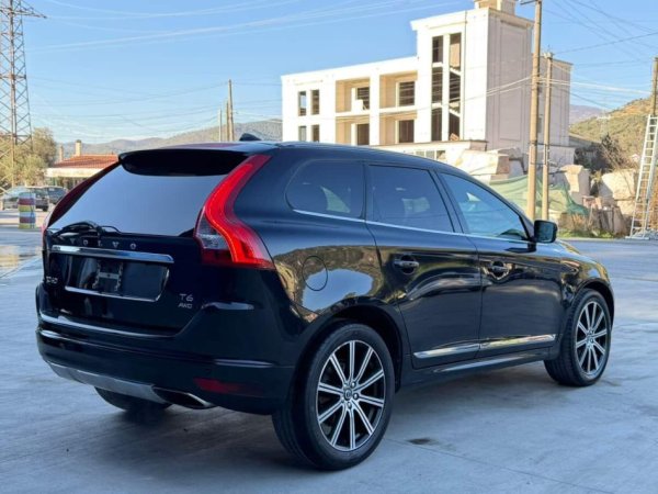 Elbasan, Shitet VOLVO XC60, Benzin, blu e errët automatik 169.000 km 9.600 €