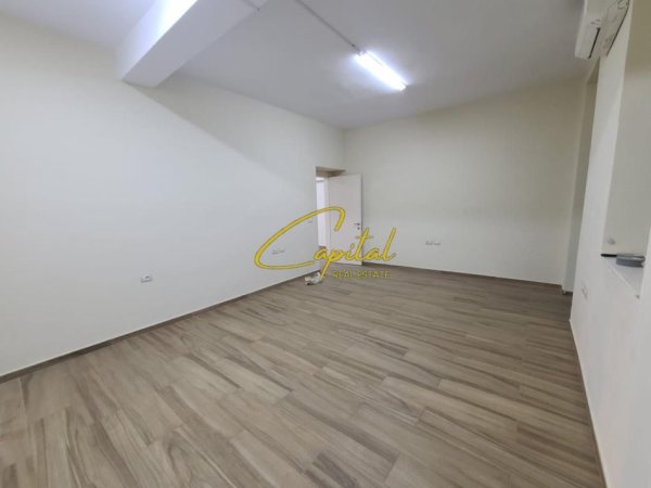 Tirane, jepet me qera zyre Kati 1, 75 m² 1.000 € (BULEVARDI I RI)