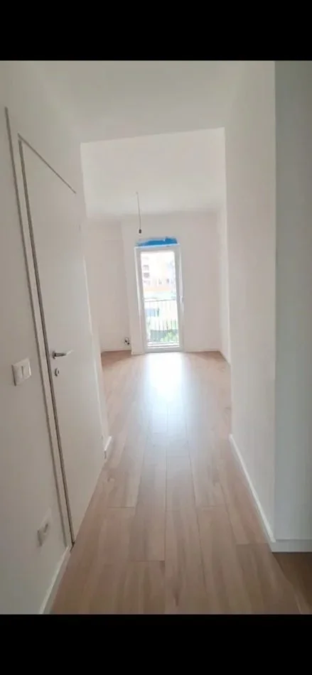 Tirane, jap me qera zyre Kati 1, 22 m² 220 € (Rruga Jordan Misja)