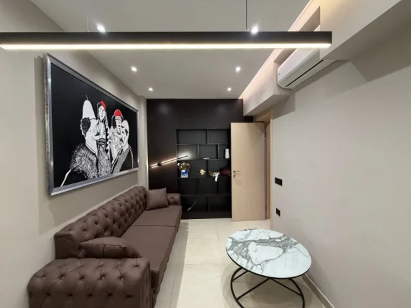 Tirane, jepet me qera zyre Kati 1, 35 m² 600 € (Myslym Shyri)