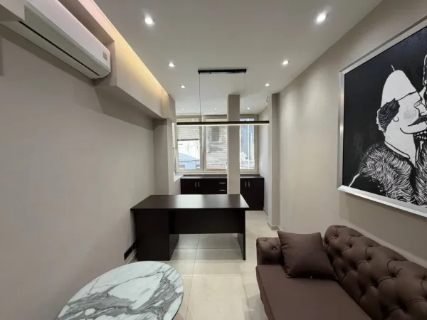 Tirane, jepet me qera zyre Kati 1, 35 m² 600 € (Myslym Shyri)