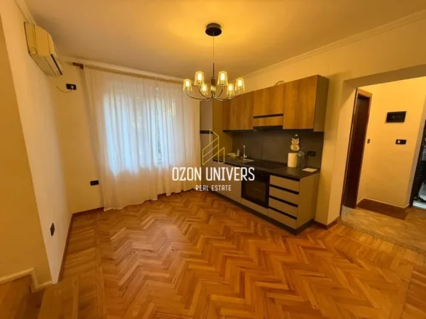 Tirane, jepet me qera apartament 1+1+Ballkon Kati 2, 80 m² 650 € (Shkolla e Baletit)