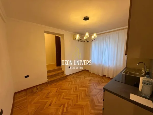 Tirane, jepet me qera apartament 1+1+Ballkon Kati 2, 80 m² 650 € (Shkolla e Baletit)