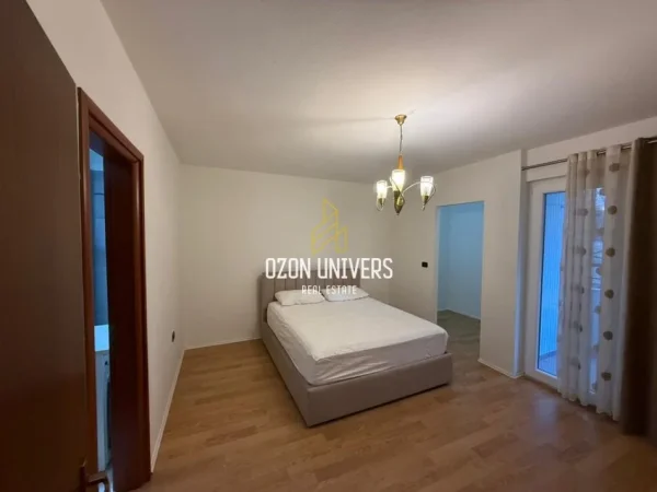 Tirane, jepet me qera apartament 1+1+Ballkon Kati 2, 80 m² 650 € (Shkolla e Baletit)