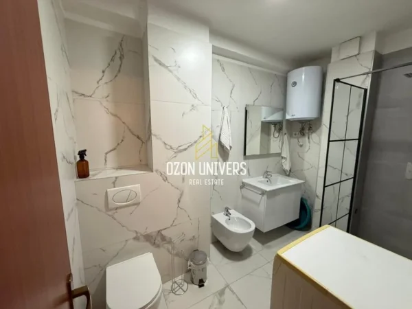 Tirane, jepet me qera apartament 1+1+Ballkon Kati 2, 80 m² 650 € (Shkolla e Baletit)