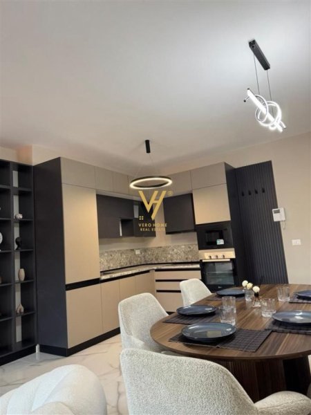 Tirane, jepet me qera apartament 3+1+Ballkon Kati 15, 125 m² 1.900 € (GARDEN BUILDING)