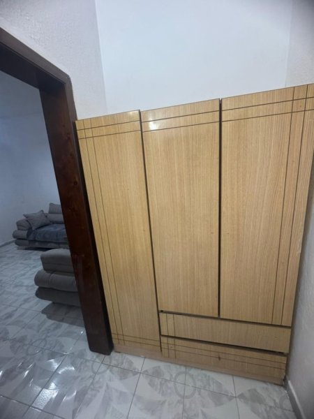 Tirane, jepet me qera apartament 1+1 , 65 m² 400 € (pranë Medresesë)