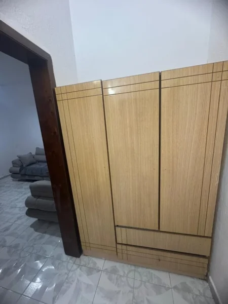 Tirane, jepet me qera apartament 1+1 , 65 m² 400 € (pranë Medresesë)
