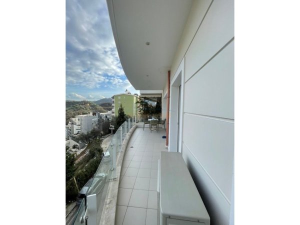 Tirane, jepet me qera apartament 2+1+Ballkon Kati 3, 108 m² 900 € (Kopshti Botanik, Tiranë.)