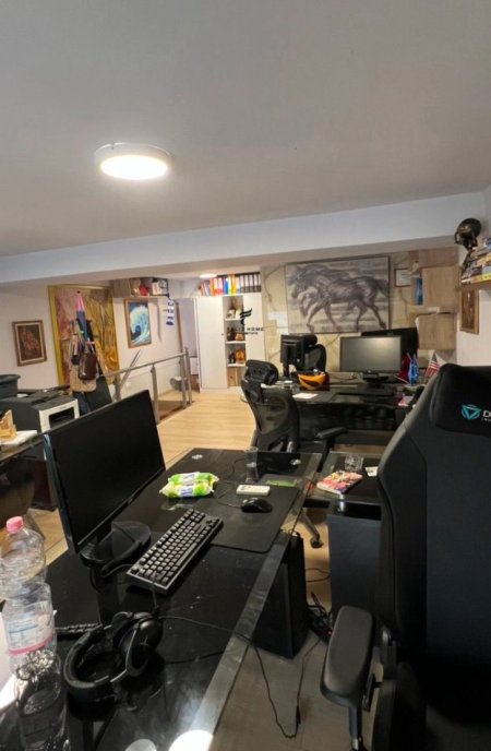 Tirane, jepet me qera zyre Kati 1, 55 m² 800 € (VASIL SHANTO)